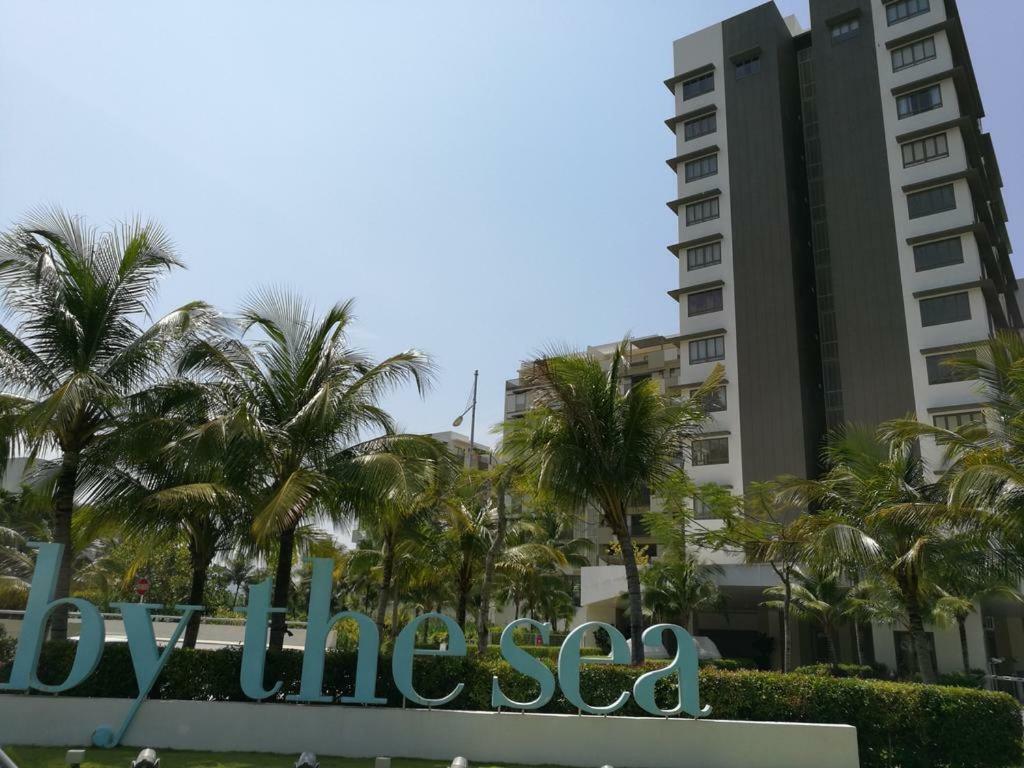 By The Sea Beachfront Penang Batu Feringgi Exterior foto